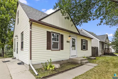 Exterior - 804 E Presentation St, Sioux Falls, SD 57104 photo 2 of 2