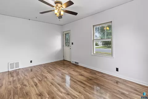 Living - 804 E Presentation St, Sioux Falls, SD 57104 photo 3 of 3