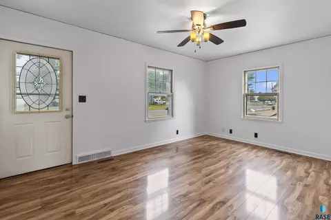 Living - 804 E Presentation St, Sioux Falls, SD 57104 photo 1 of 3
