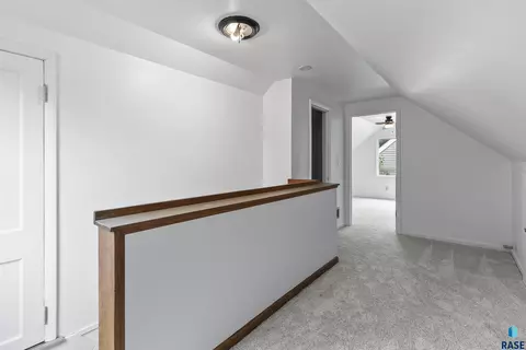 Entry Way - 804 E Presentation St, Sioux Falls, SD 57104 photo 1 of 2