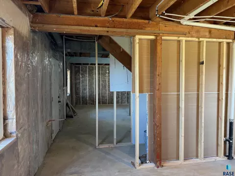 Entry Way - 1513 S Splitrock Blvd, Brandon, SD 57005 photo 2 of 2