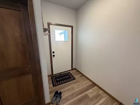 Entry Way - 8106 E Tencate Pl, Sioux Falls, SD 57110 photo 1 of 2