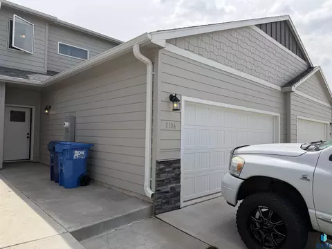 8106 E Tencate Pl, Sioux Falls, SD 57110
