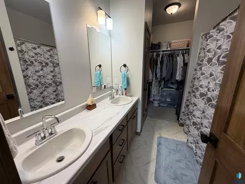 Bath - 8106 E Tencate Pl, Sioux Falls, SD 57110 photo 1 of 2