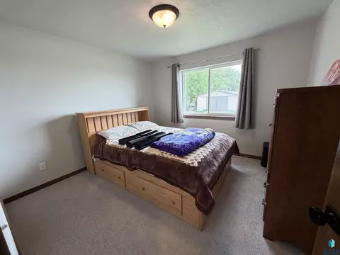 Bedroom - 8106 E Tencate Pl, Sioux Falls, SD 57110 photo 2 of 3