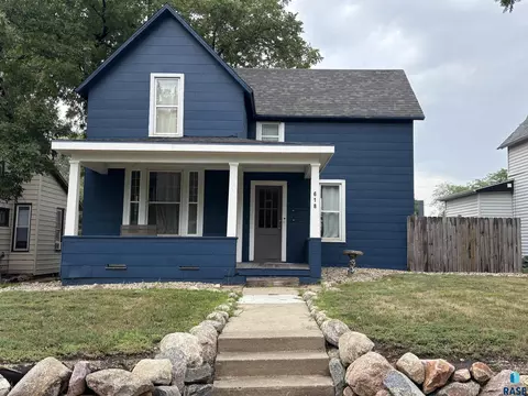 618 S 2nd Ave, Sioux Falls, SD 57104