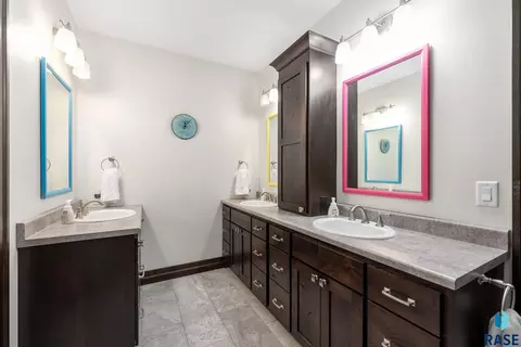 Bath - 9004 E Torrey Pine Cir, Sioux Falls, SD 57110 photo 12 of 13
