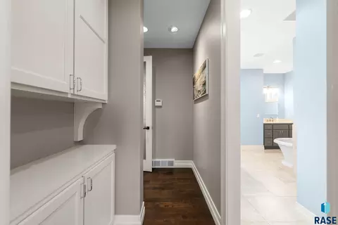 Entry Way - 9004 E Torrey Pine Cir, Sioux Falls, SD 57110 photo 4 of 7