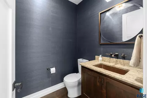 Bath - 9004 E Torrey Pine Cir, Sioux Falls, SD 57110 photo 6 of 13