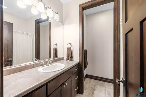 Bath - 9004 E Torrey Pine Cir, Sioux Falls, SD 57110 photo 7 of 13