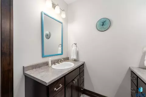 Bath - 9004 E Torrey Pine Cir, Sioux Falls, SD 57110 photo 11 of 13