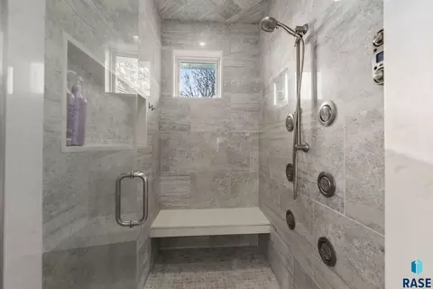 Bath - 9004 E Torrey Pine Cir, Sioux Falls, SD 57110 photo 4 of 13