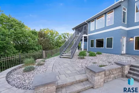 Exterior - 9004 E Torrey Pine Cir, Sioux Falls, SD 57110 photo 6 of 9