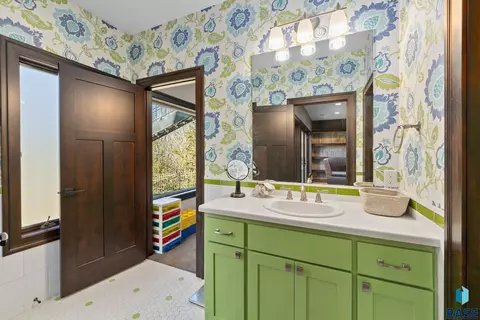 Bath - 9004 E Torrey Pine Cir, Sioux Falls, SD 57110 photo 8 of 13