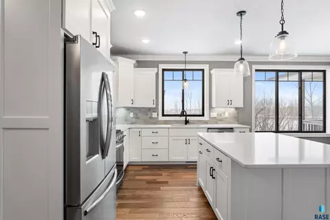 Kitchen - 713 E 77th St, Sioux Falls, SD 57108 photo 3 of 3
