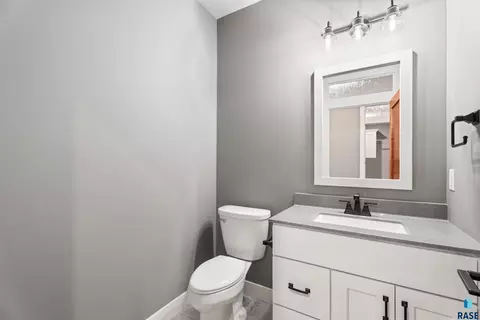 Bath - 713 E 77th St, Sioux Falls, SD 57108 photo 3 of 3