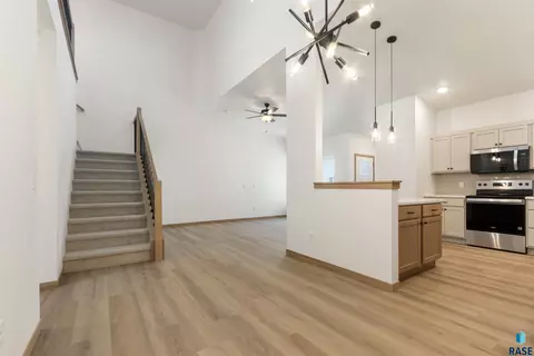 Entry Way - 2405 E Jetty Pl, Sioux Falls, SD 57108 photo 1 of 4