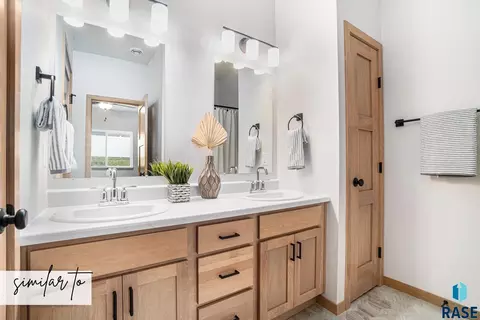 Bath - 2405 E Jetty Pl, Sioux Falls, SD 57108 photo 2 of 4