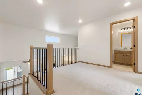 Entry Way - 2405 E Jetty Pl, Sioux Falls, SD 57108 photo 2 of 4