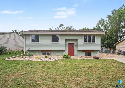 605 W 7th Ave, Lennox, SD 57039