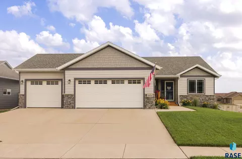 3821 Attalia Ct, Sioux Falls, SD 57110
