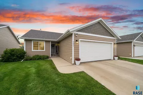 6025 W Bloomfield Pl, Sioux Falls, SD 57107