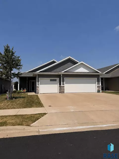 7000 W Belgrave Trl, Sioux Falls, SD 57106