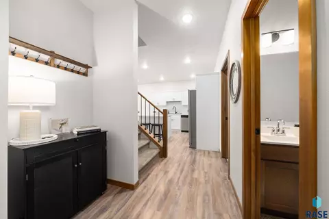 Entry Way - 8133 E Tencate Pl, Sioux Falls, SD 57110 photo 1 of 1