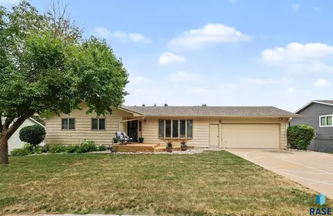 4104 S Birchwood Ave, Sioux Falls, SD 57103