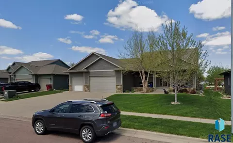 1100 W Golden Eagle St, Sioux Falls, SD 57108