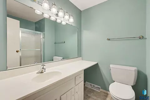 Bath - 3504 E 33rd St, Sioux Falls, SD 57103 photo 2 of 3