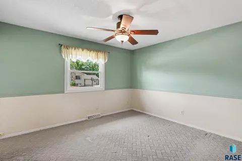 Bedroom - 3504 E 33rd St, Sioux Falls, SD 57103 photo 2 of 6