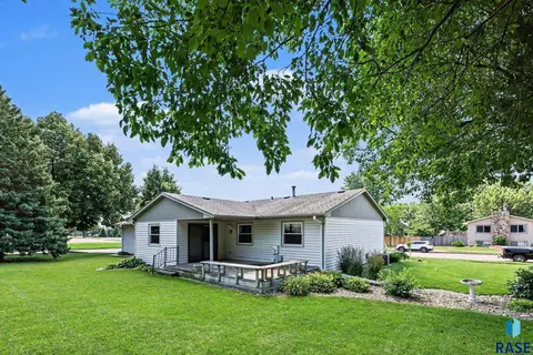 Exterior - 3504 E 33rd St, Sioux Falls, SD 57103 photo 2 of 2