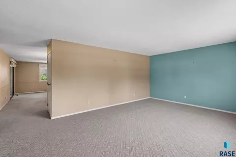 Living - 3504 E 33rd St, Sioux Falls, SD 57103 photo 4 of 4