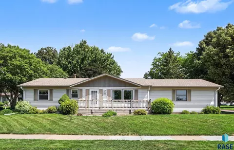 3504 E 33rd St, Sioux Falls, SD 57103