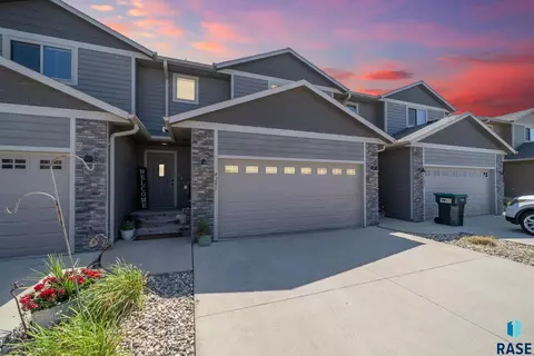 4205 N Knob Hill Ct, Sioux Falls, SD 57107
