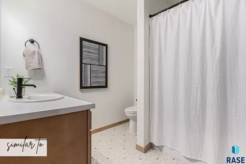 Bath - 3513 S Jerome Pl, Sioux Falls, SD 57106 photo 2 of 2