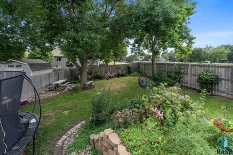 Exterior - 1201 E 62nd St, Sioux Falls, SD 57108 photo 3 of 6