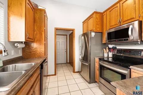 Kitchen - 1201 E 62nd St, Sioux Falls, SD 57108 photo 2 of 4