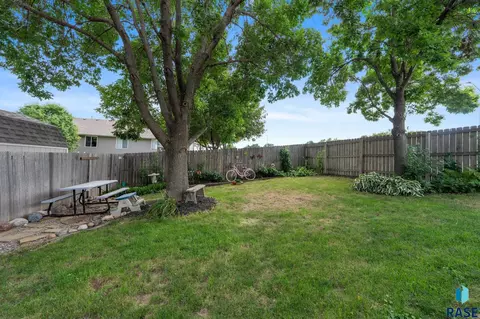 Exterior - 1201 E 62nd St, Sioux Falls, SD 57108 photo 4 of 6