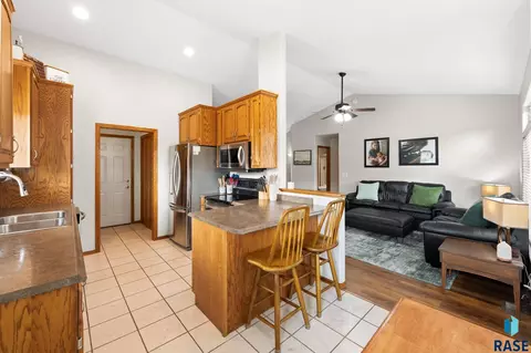 Kitchen - 1201 E 62nd St, Sioux Falls, SD 57108 photo 4 of 4