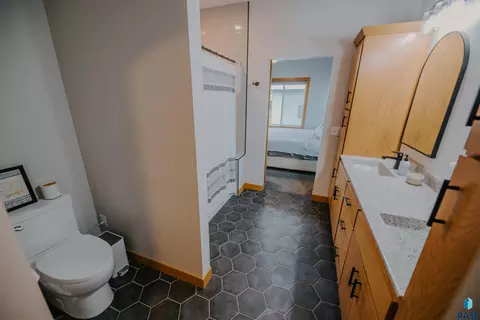 Bath - 1512 W River Bend St, Brandon, SD 57005 photo 1 of 4