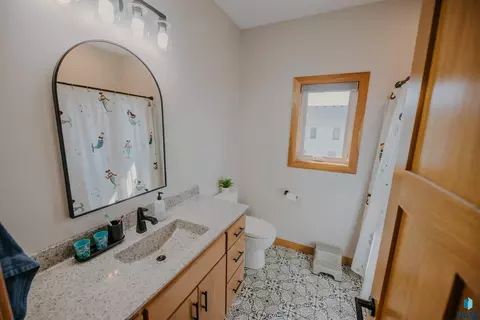 Bath - 1512 W River Bend St, Brandon, SD 57005 photo 3 of 4