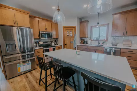 Kitchen - 1512 W River Bend St, Brandon, SD 57005 photo 4 of 4