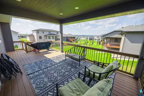 Exterior - 1512 W River Bend St, Brandon, SD 57005 photo 9 of 10