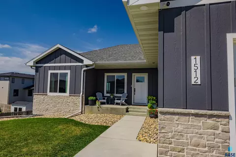 Exterior - 1512 W River Bend St, Brandon, SD 57005 photo 2 of 10