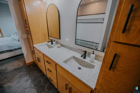 Bath - 1512 W River Bend St, Brandon, SD 57005 photo 2 of 4