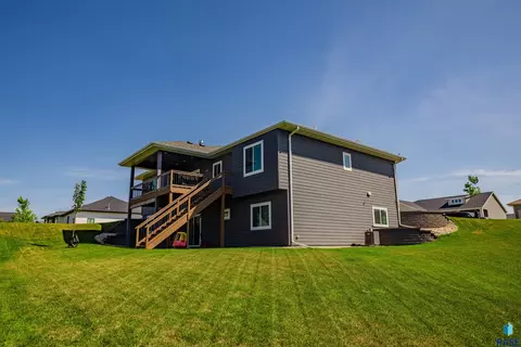 Exterior - 1512 W River Bend St, Brandon, SD 57005 photo 7 of 10