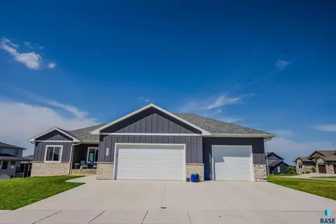 1512 W River Bend St, Brandon, SD 57005