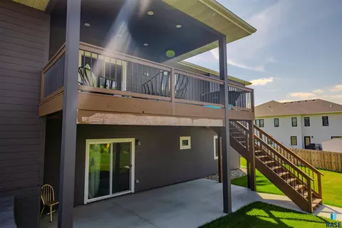 Exterior - 1512 W River Bend St, Brandon, SD 57005 photo 8 of 10
